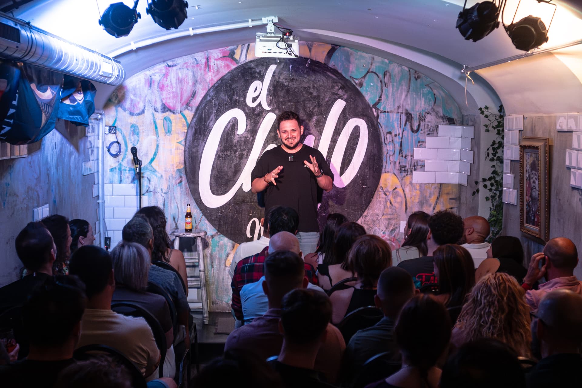 Juan Moreno actuando ante el público en El Chulo